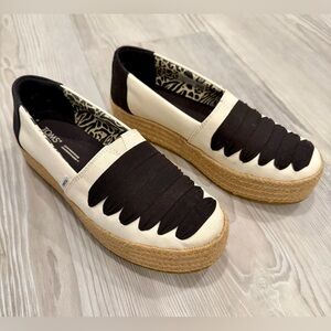 TOMS Black & White Espadrille Platform Slip-On. EUC Size 7.